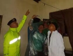 Respon Cepat! Tim Patroli 902 Sat Samapta Polres Lubuk Linggau Amankan Lokasi Rumah Terdampak Angin Kencang