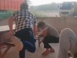 Video berdurasi sekitar satu menit lebih memperlihatkan seorang pengusaha memukul seorang pria di kawasan galian tanah mendadak menjadi perbincangan hangat di media sosial.