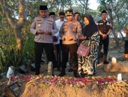 Wakapolda Jatim dan Kapolres Gresik Takziah ke Keluarga Kusaeni, Wujud Nyata Kepedulian Polri