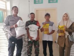 Babinsa Amankan Distribusi Bantuan Pangan di Gintung Kidul, 953 Keluarga Terima Manfaat