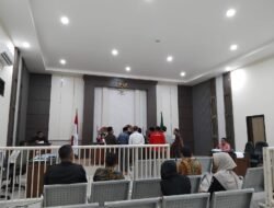 Dalam sidang perdata kali ini masing-masing pihak penggugat dan tergugat menghadirkan saksi-saksinya.