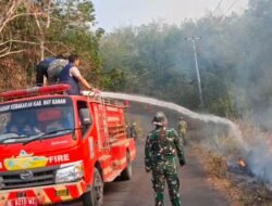 BABINSA DAN DAMKAR BERSINERGI ATASI KEBAKARAN LAHAN, DANDIM 0427/WAY KANAN IMBAU WARGA TAK BAKAR LAHAN