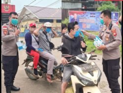 DUKUNG OPS AMAN NUSA II & TANGGAP DARURAT ASAP KARHUTLA, POLSEK MELIAU BAGIKAN 150 MASKER KE MASYARAKAT